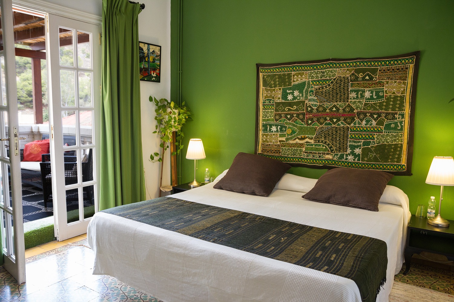 ¿Buscando Dónde Alojarte en Málaga? La Respuesta es Villa Alicia Guest House. Más que un Bed and Breakfast.