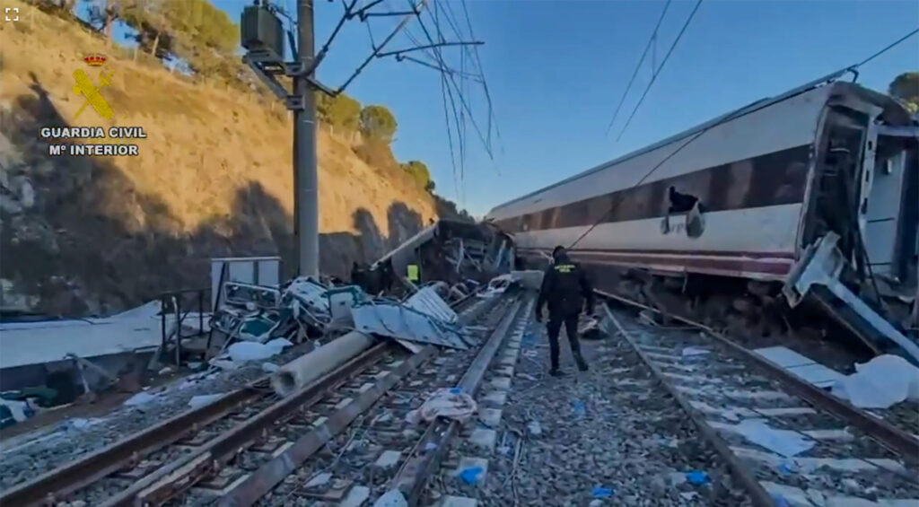 RENFE ALERTAS MAQUINISTAS ANDALUCÍA: el precio del silencio 1 https://viajerosonline.eu/wp-content/uploads/2026/01/55019105327-FF-ACCIDENTE-DESCARRILAMIENTO-TRENES-ADAMUZ-CORDOBA-GUARDIA-CIVIL-EFE-20260119_20260119103423_66320-1024x565-1.jpg