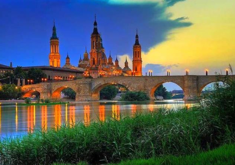 Por qué debería visitar la histórica ciudad de Zaragoza. Zaragoza, la capital maña, donde el futuro es... presente.