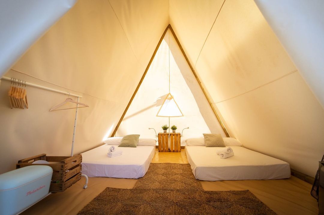 Camping con tiendas montadas y glamping en España: Kampaoh Experience 5