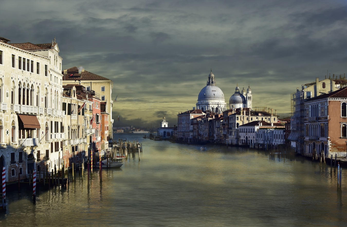 Venecia: Descubriendo sus secretos a través de excursiones, actividades y turismo 63